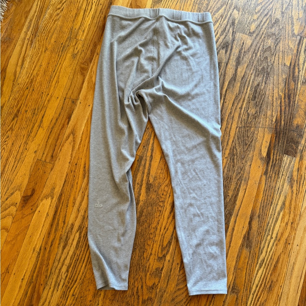 SOLD/Alo Yoga NWOT Ribbed High-Waist 7/8 Blissful Legging in Heather Grey Size L - Picture 7 of 7
